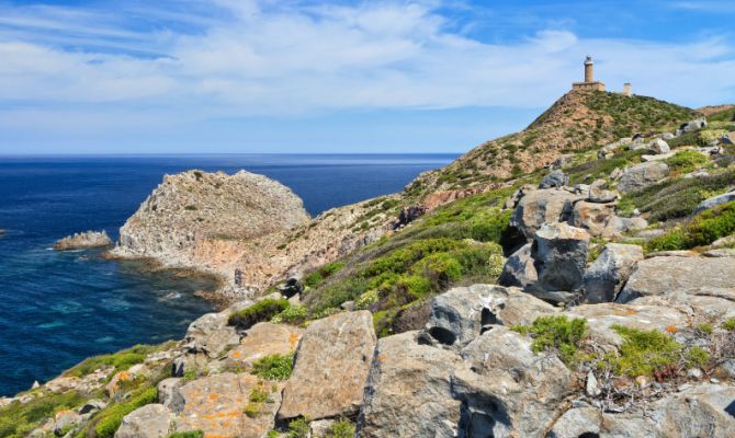 Capo Sandalo con faro