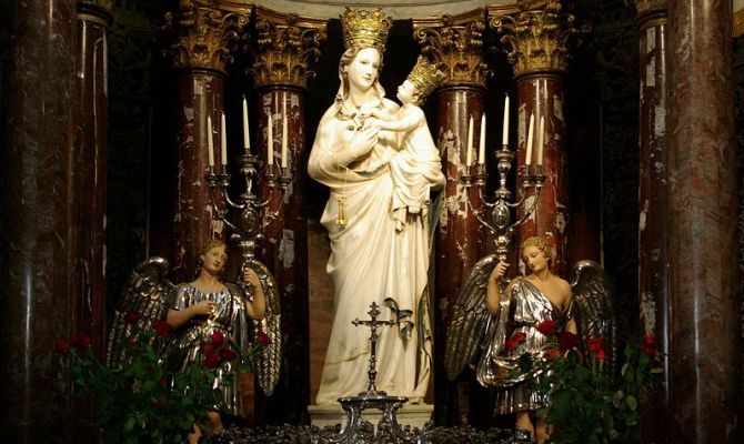 Altare e statua della Madonna dell'Annunziata