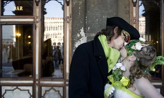 La vita è teatro! Tutti in maschera