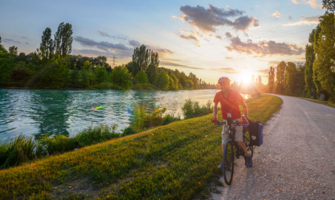 In bici lungo la riva del Mincio