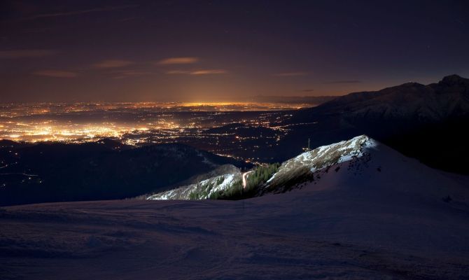 oasi zegna panorama neve montagna notte luci<br>