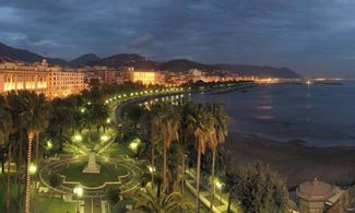 Veduta notturna di Salerno