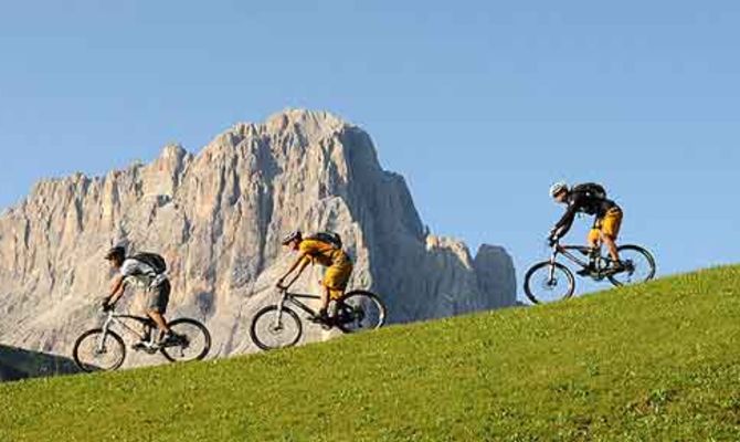 Ciclisti in Val Gardena