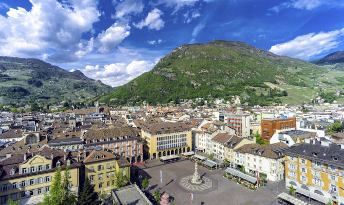 Bolzano, l’amore vola sulle Dolomiti