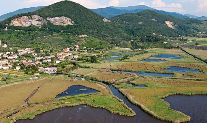 lago massaciuccoli toscana natura panorama colline