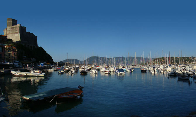 Veduta del castello e del porto di Lerici