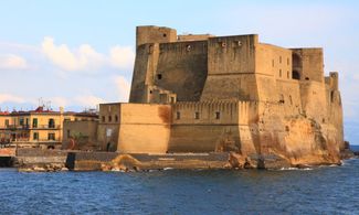 Napoli: mare, vicoli e castelli