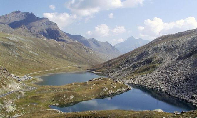 gran paradiso montagna verde italia lago valle