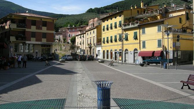 Lavorazione artiginale dei cesti di Buti foto