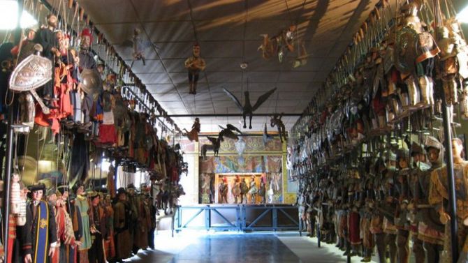 la lavorazione artigianale dei Pupi siciliani