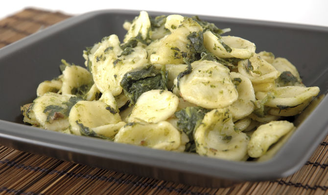 orecchiette cime di rapa puglia italia ricetta piatto stuoia