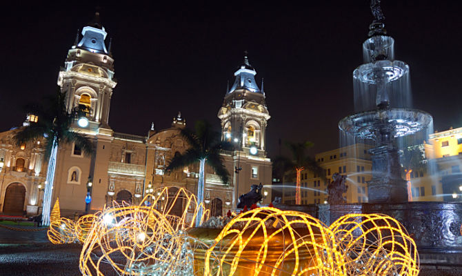 Plaza de Armas di notte<br>