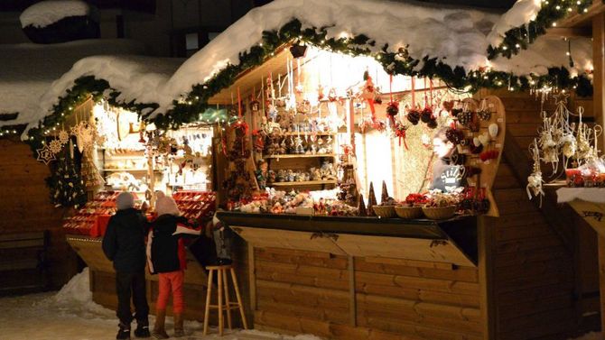 bambole di legno Val Gardena foto
