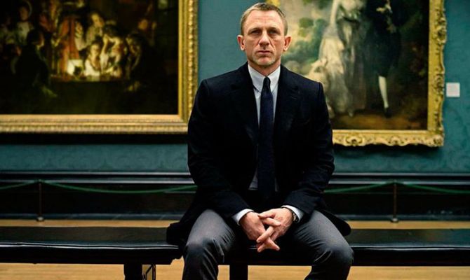 James Bond Daniel Craig in Skyfall