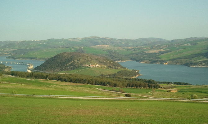 Molise, scorcio del Lago di Guardialfiera