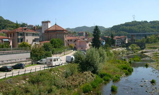 Millesimo, romantico borgo ligure  triangolare 
