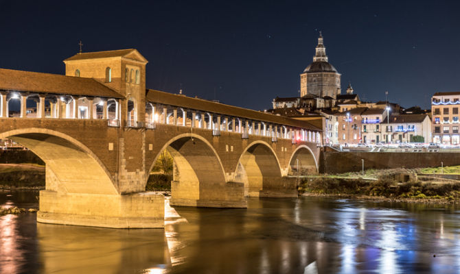 Pavia di notte