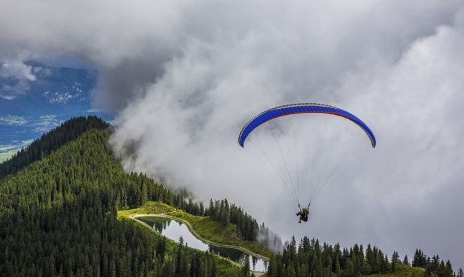 In parapendio sulle Alpi