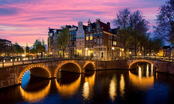 Amsterdam, canale di sera