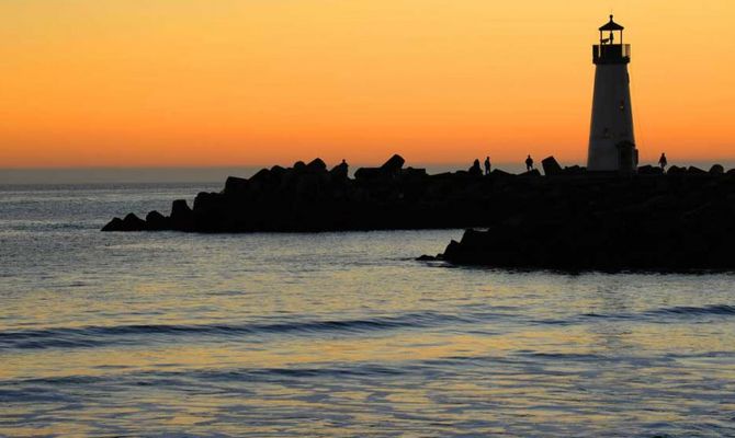 Faro al tramonto