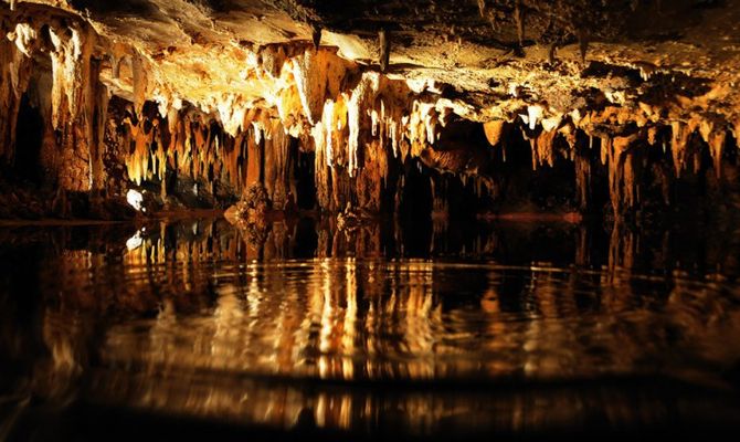 Laghetto nella grotta