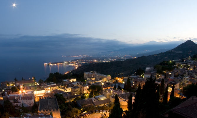Panorama serale di Taormina<br>