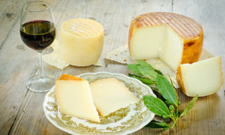 Forme e fette di pecorino
