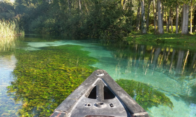 In canoa sul fiume Tirino, Abruzzo