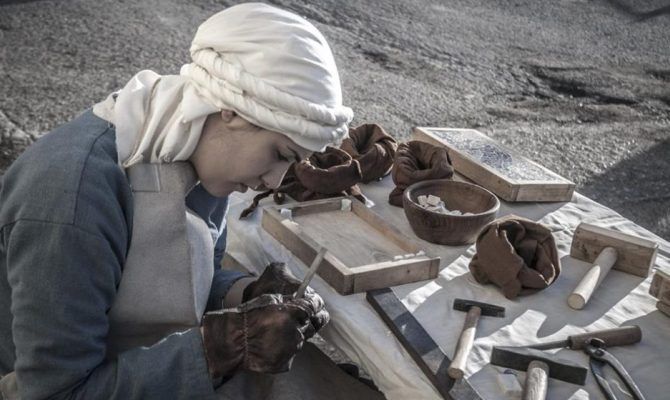 Brindisi di Montagna, artigiana delle Giornate Medievali