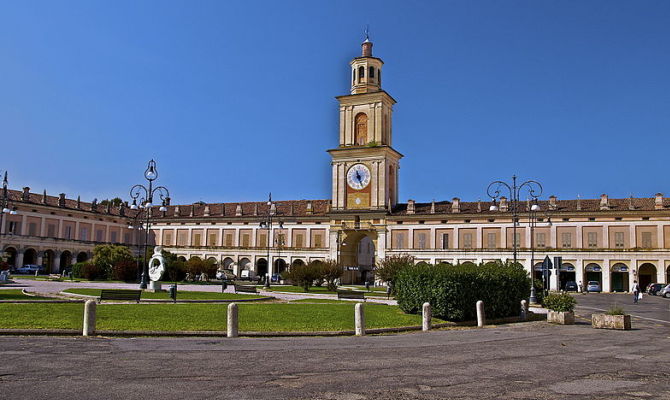 torre in Piazza Bentivoglio
