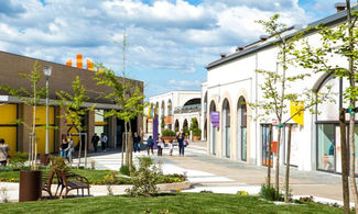 Soratte Outlet: shopping in Tuscia