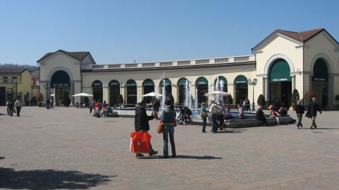 Serravalle Outlet foto