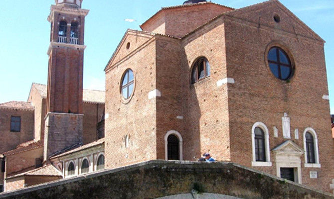 San Giacomo, esterno