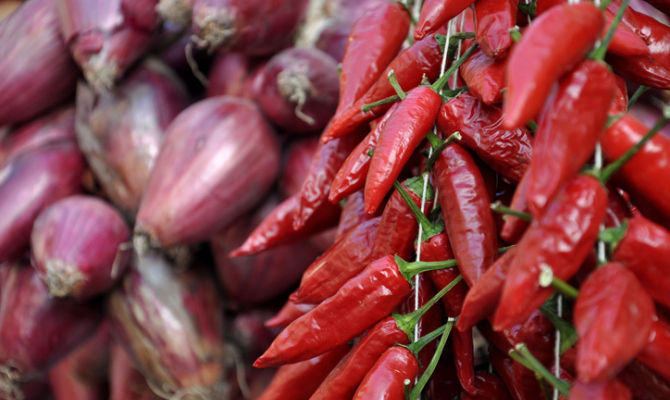 Peperoncino e cipolle di Tropea, Calabria