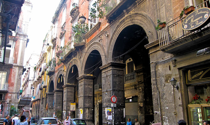 Via dei Tribunali o Decumano Maggiore