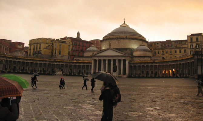 Piazza del Plebiscito sotto la pioggia