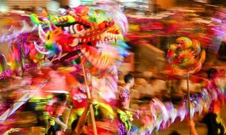 Festa a Singapore per l'Anno del Serpente