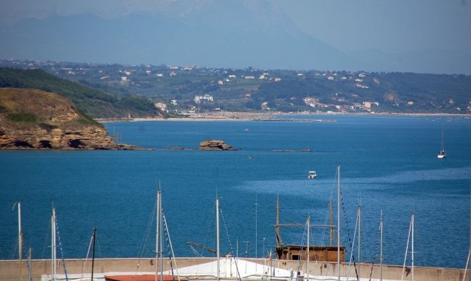 vasto abruzzo porto mare punta penna