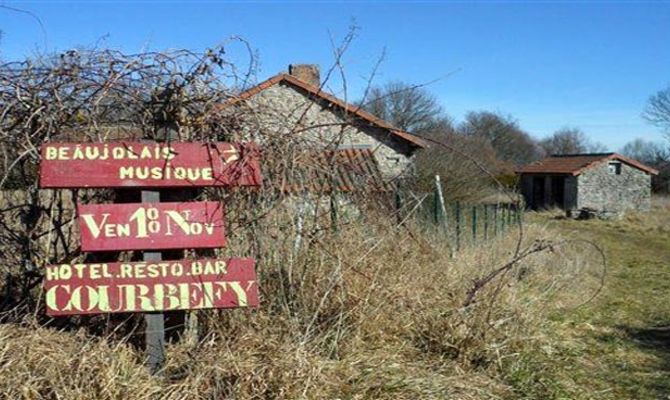 Courbefy, villaggio deserto della Francia
