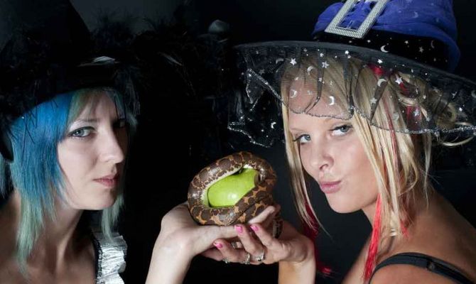 Ragazze mascherate per Halloween