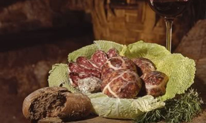 salame mortandela salumi trentino prodotti tipici vino erbe