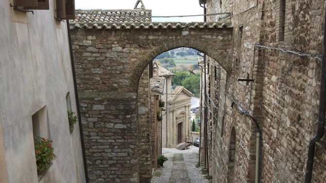 lavorazione artigianale del legno di ulivo a Spello