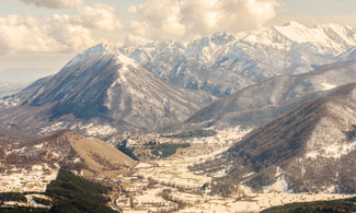 Abruzzo, salutando l'inverno con le ciaspole ai piedi