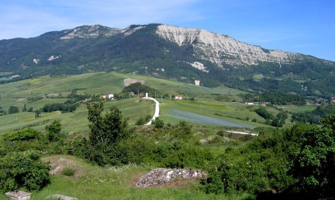 marche prato montagna italia costa dei salti sentiero natura