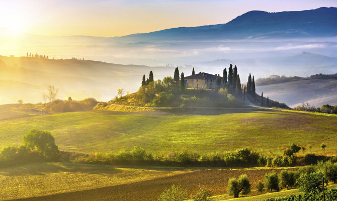 toscana colline paesaggio campagna tramonto italia