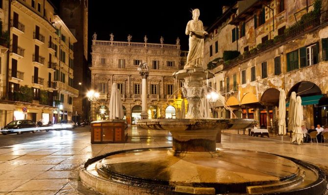 Piazza delle Erbe, Verona