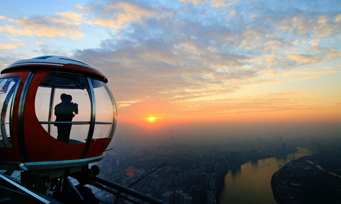 Sulla cima del Canton Tower