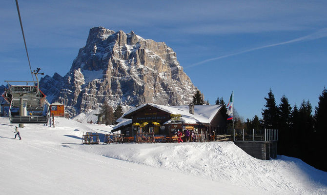 rifugio ristoro funivia sci inverno neve montagna monte civetta alleghe ski civetta veneto dolomiti